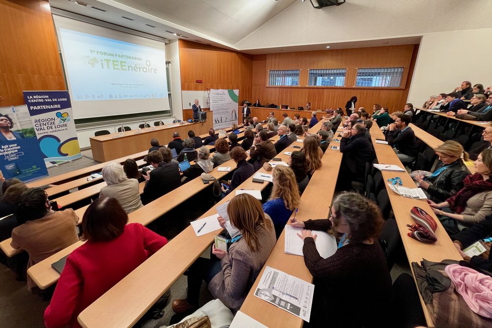 Le 17 décembre 2024 à Blois, premier forum partenarial du projet iTEEnéraire, qui vise à former à la transition écologique et énergétique 10 000 agents de onze collectivités au sein de la région Centre-Val-de-Loire, avec le soutien du CNFPT, de l’Ademe et un co-financement de l’État.