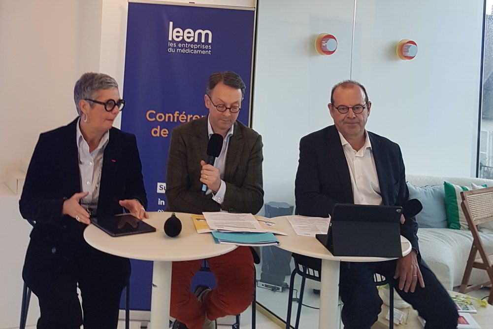 Laurence Peyraut et Pascal Le Guyader, respectivement directrice générale et directeur général adjoint du Leem (Les entreprises du médicament), lors d’une conférence de presse consacrée à l’emploi du secteur, le 19 décembre 2024 à Paris.