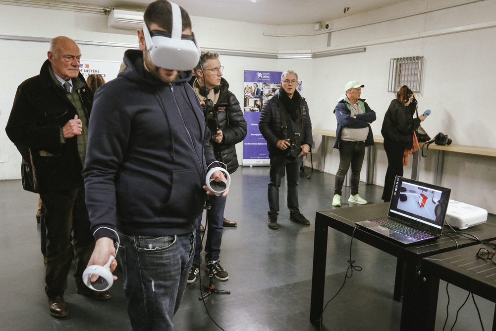 Alain Rousset, président de la Région Nouvelle-Aquitaine, à la maison d'arrêt de Périgueux, le 7 février 2025, pour renouveler une convention avec les services pénitentiaires de Bordeaux.