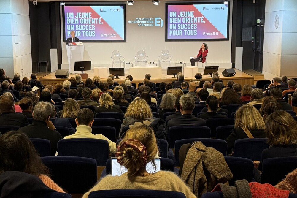 Le 17 mars 2025, le Medef présente 14 propositions sur l'orientation scolaire, pour rapprocher les aspirations des jeunes et les besoins des entreprises.